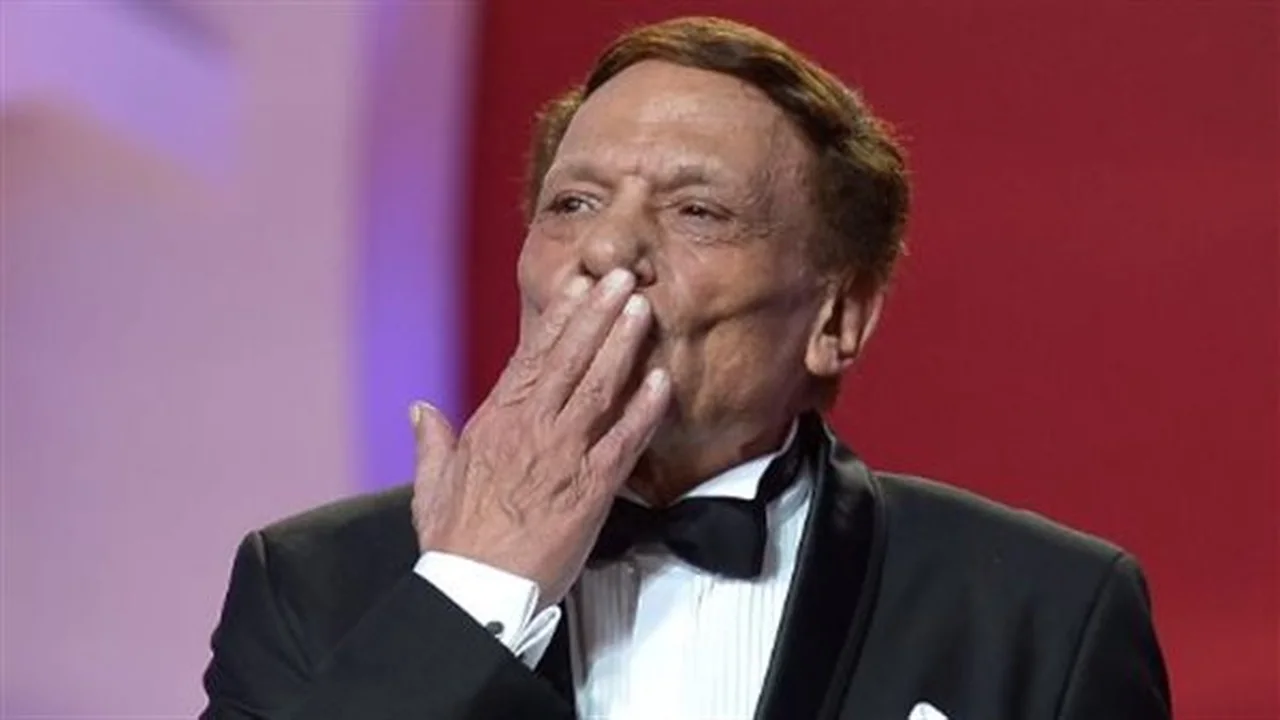 حقيقة الحالة الصحية.. نقابة المهن التمثيلية تنهي الجدل حول صحة الفنان عادل إمام